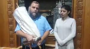 שטרית חוזרת לחיק היהדות צילום: להבה חדשות