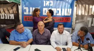 ההודעה על סיום המאבק וההסכם החתום צילום: רועי חדי חדשות