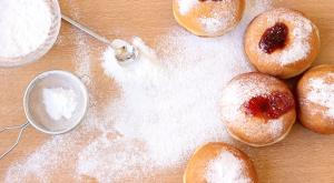 סופגניות - חג שמח! צילום: shutterstock אוכל