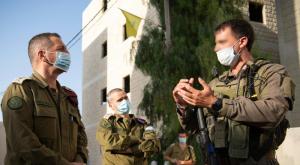 הרמטכ"ל ומפקד ביחידה צילום: דובר צה"ל חדשות
