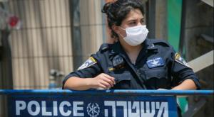 שוטרת בימי הקורונה. למצולמת אין קשר לכתבה צילום: Yossi Aloni/Flash90 חדשות