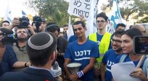 מחוץ לוועידת האיחוד הלאומי צילום: משה מאירסדורף חדשות