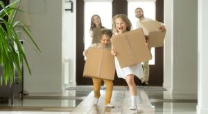 עוברים דירה צילום: shutterstock הורים וילדים
