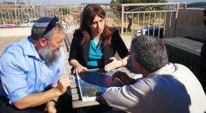 ציפי חוטובלי בסיור בנתיב האבות  צילום: דוברות השרה ציפי חוטובלי חדשות