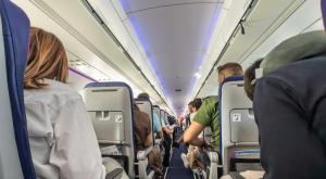 מחיר בלתי נפתס לטיסה צילום: BalkansCat,Shutterstock כסף