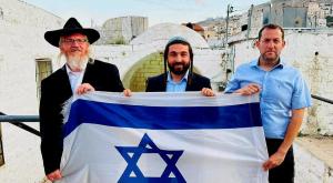 ראש מועצת שומרון יחד עם חבר הכנסת צבי סוכות והרב יוסי אליצור ראש ישיבת עוד יוסף צילום: רועי חדי התיישבות