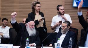 הח"כים החרדיים בוועדה | צילום: Oren Ben Hakoon,Copyright (c) Flash 90 2026 דעות