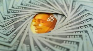 הדולר מתרסק צילום: rubaszny,Shutterstock כסף