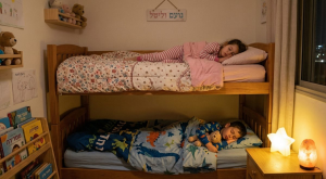אחים ישנים יחד בחדר, אילוסטרציה צילום: gemini הורים וילדים