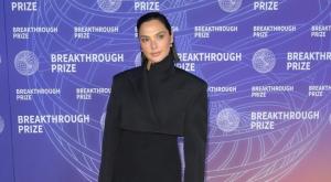 הלוק הצנוע של גל גדות צילום: Shutterstock אופנה