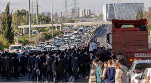 הפגנת חרדים בכביש 4, צילום: Chaim Goldberg,copyright (c) Flash90 2026 חדשות