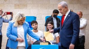 ביבי ושרה מצביעים בפריימריז צילום: Chaim Goldberg,Flash90 פוליטי