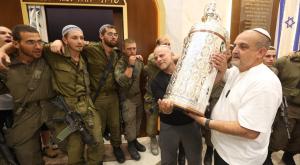 זוכים בספר תורה צילום: יד לאחים כדאי לדעת