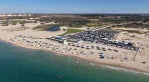 חוף זיקים, המונים הגיעו צילום: אמנון זיו חדשות