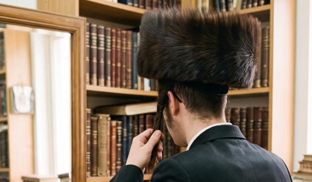 חרדי מסלסל פאות צילום: GEMINI ברנז'ה