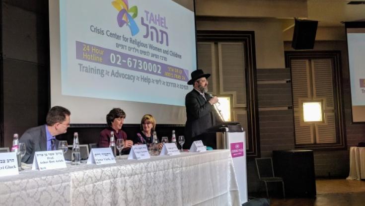 הרב לאו בכנס בנושא תקיפה מינית: "זה קיים בבתים שלא היינו מעלים על דעתנו"