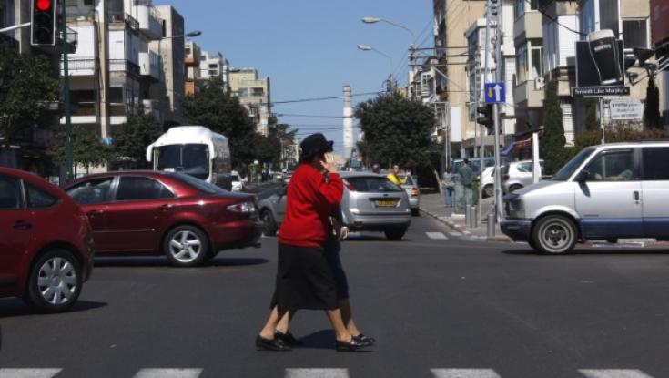 סכנה: יותר מרבע מהולכי הרגל מתעלמים מרמזור אדום