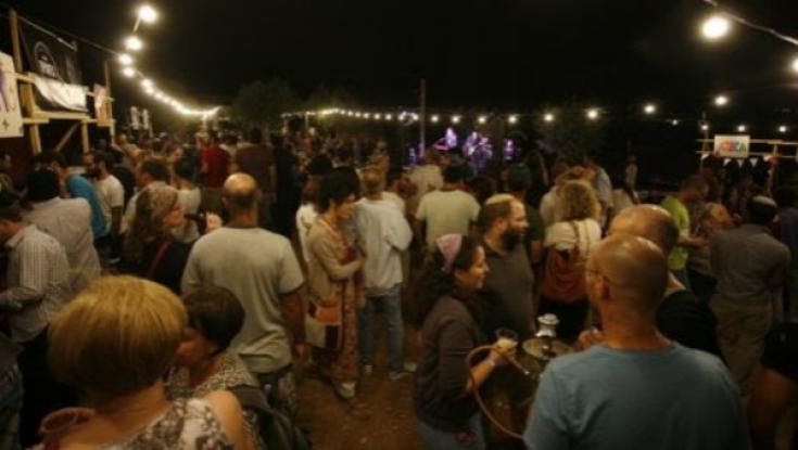 בירה צוננת והופעות תחת כיפת השמיים 