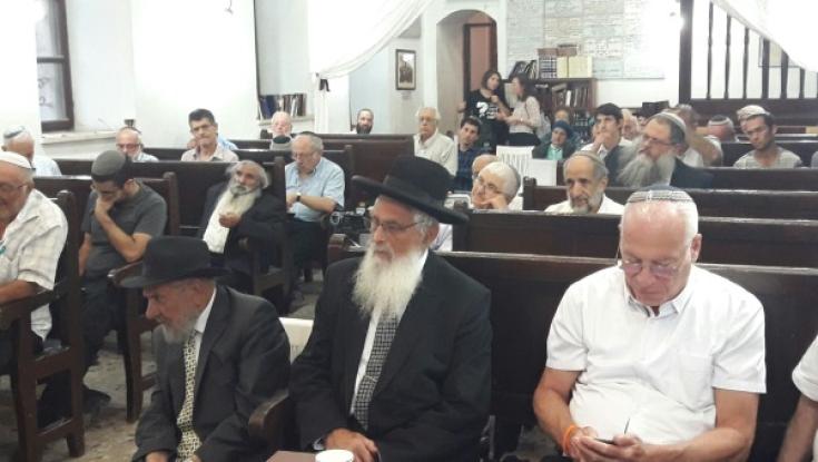 הרב אריאל מצטרף לקריאה לתמוך ברב פירר