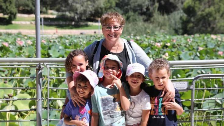 הבוטניזאור - הברנזה מגלה את הדינוזאורים בגן הבוטני