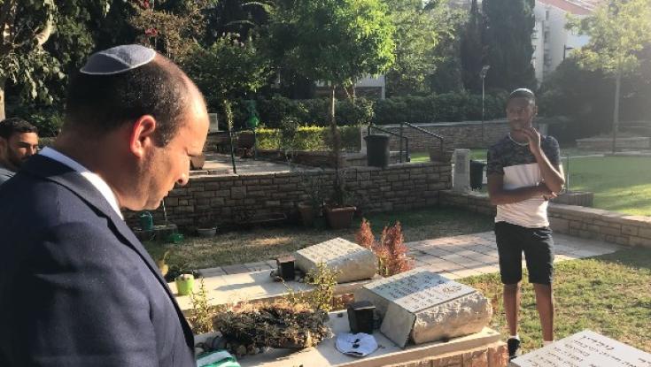 בנט: "מי שמשגר בלוני אש לעבר ילדינו הוא מחבל ויש לחסלו״