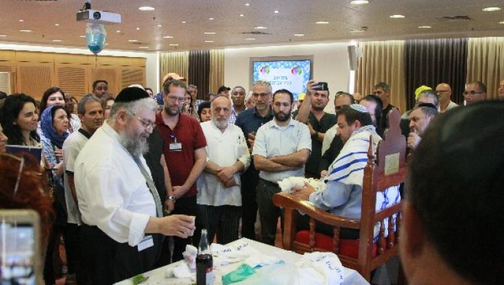 אחרי חודש וחצי, ברית מיוחדת בבית חולים וולפסון 