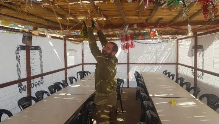 סוכות של לוחמים : ככה זה נראה בצה"ל