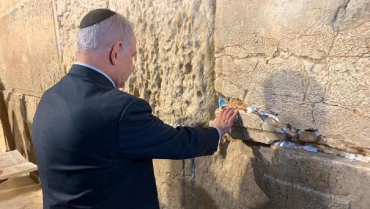 שמים פתק: נתניהו וגנץ (בנפרד) הלכו לכותל