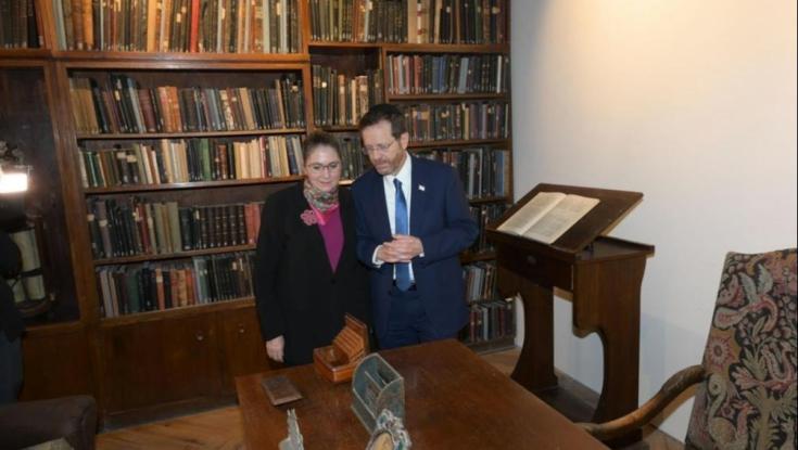 נשיא המדינה חוזר לחדר סבו: "מרגיש כאן בבית"