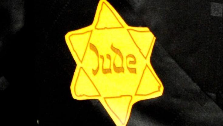 החברה העלתה למדפים ביגוד עם טלאי צהוב, והתנצלה