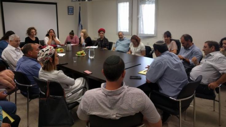 כתגובה לטענות: ג'רבי נפגש עם בנות שירות לאומי