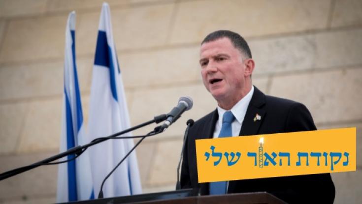 "סבא שלי נכנס, ובידיו&nbsp;חבילה משונה עם שתי קופסאות שחורות - תפילין"