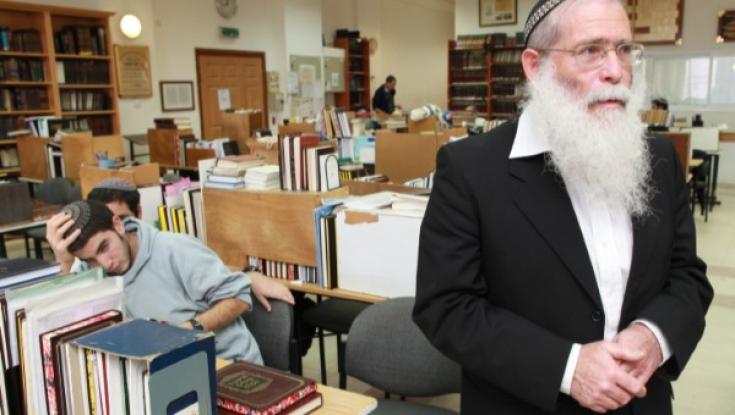 הרב לבנון: לחוששים, מותר השנה לקנות חמץ ולמכור אותו במכירת חמץ