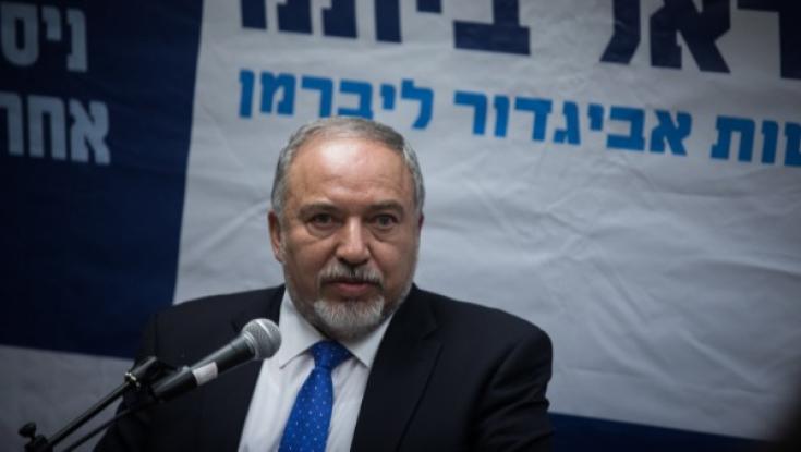 ליברמן: "האיש מקיסריה מאשים את האיש מנוקדים שהוא שמאלן"