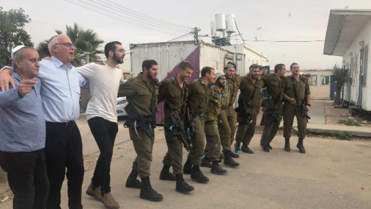 צפו: פיקד על הגדוד וזכה להכנסת ספר תורה לזכרו