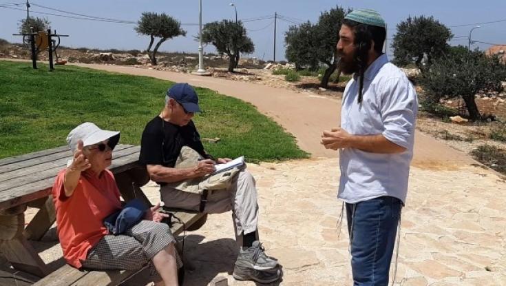 צפו: ביצהר עשו "מחסום ווטש" לפעילת השמאל הקיצוני