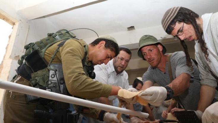 13 שנה לאחר הגירוש: תושבי שאנור באפיית מצות לפסח