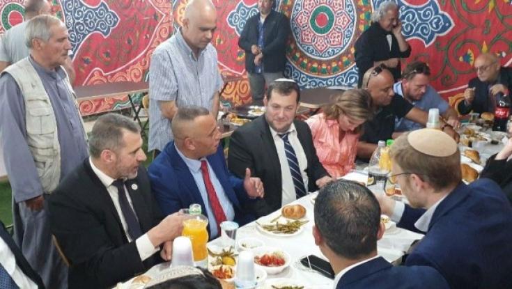 אורחים מפתיעים בסעודת&nbsp;האיפטר בחברון