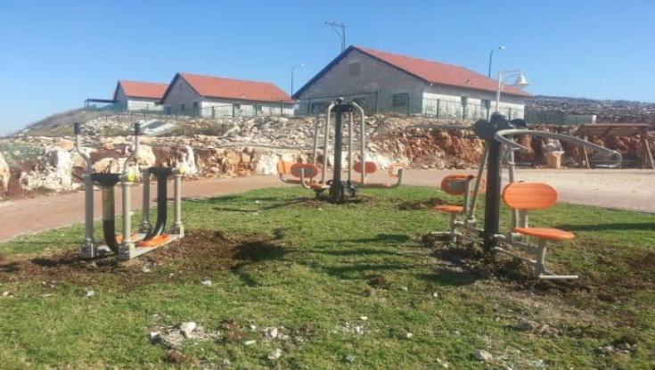 האלוף רוקון מגבה את הקצינה אבל מחזק את התושבים