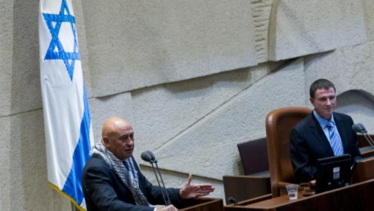 יומיים לפני פיזור הכנסת: יוצבו דגלים מאחורי הנואמים במליאה