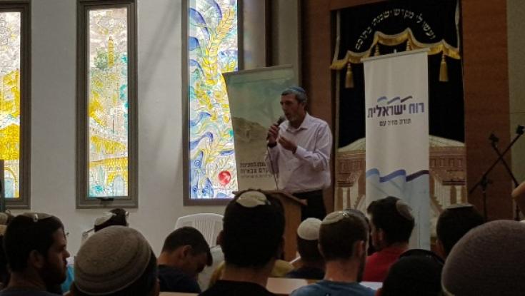 הרב פרץ בכנס תלמידי מכינות: "אנחנו במאבק על הזהות ונלחמים את מלחמות השם"