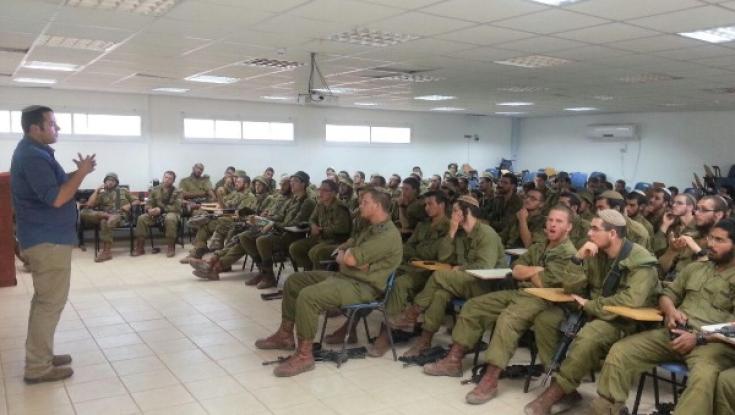 אהרן קרוב: "תיכוניסטים אמרו לי שהם מעריצים אותי. אני לא רוצה שיעריצו אותי"