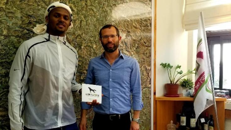 כוכב הפוטבול בבנימין: "התאהבתי בכם"