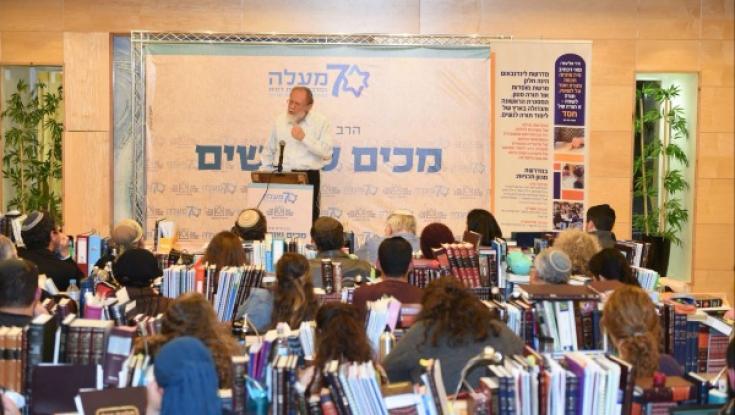 הרב סדן במדרשה לבנות: "לא מודאג שנגיע למלחמת אחים"