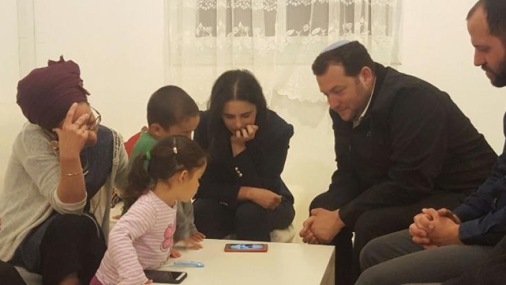שקד לאחר פגישתה עם מרים בן גל: "מתפעמת מהאנשים המדהימים ביישובי גב ההר"