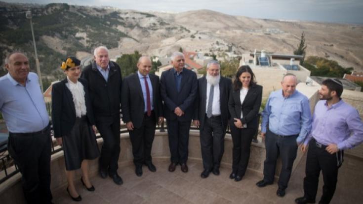קולות בבית היהודי: צהר פוגעת ברבנות