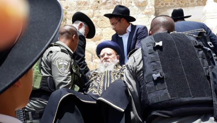 "חרפה": כיצד עלה הרב הראשי לשעבר למערת המכפלה? 