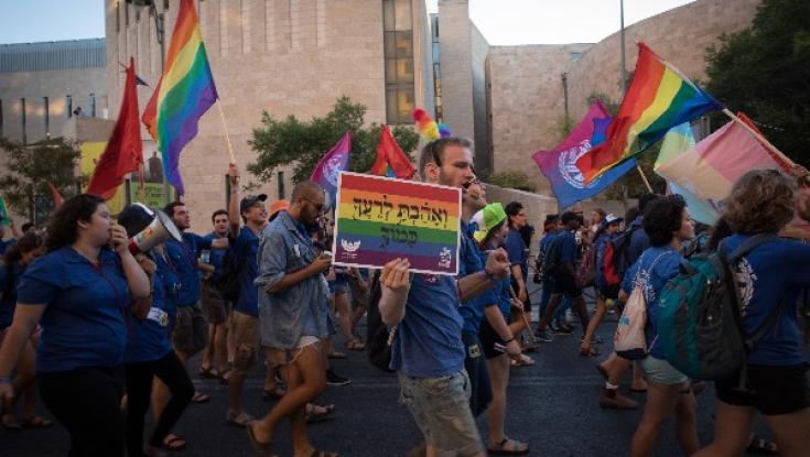 האזינו: האם אריה קינג נענה להזמנה של פעילה לסבית דתיה?