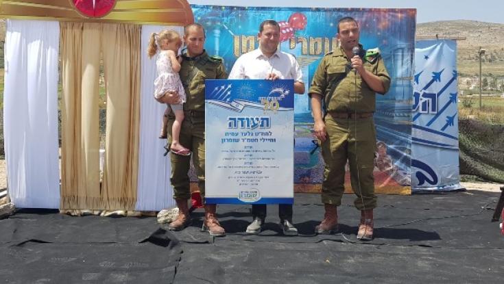 על רקע המודעות נגד המח"ט: תעודת הוקרה מראש המועצה