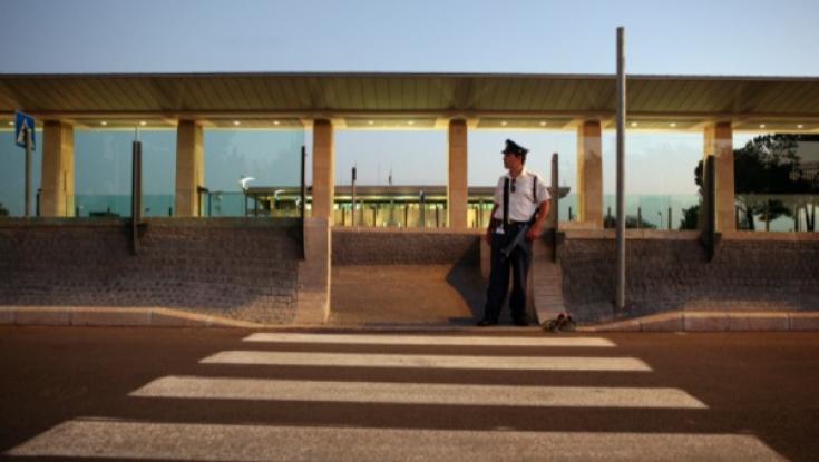 אזרח ערבי-ישראלי נעצר בכניסה לכנסת עם כיתוב בערבית: "דרך השהידים לצד דרך גן העדן"